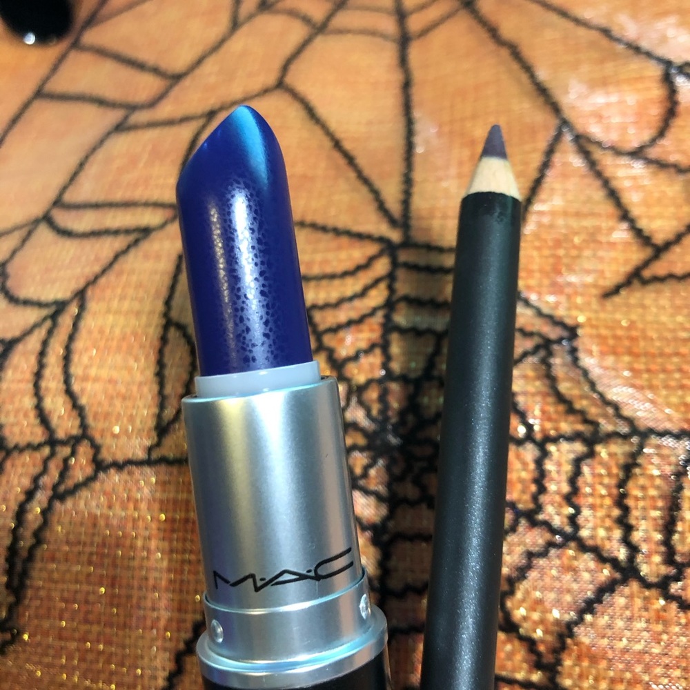 Mac Lipstick matte royal  and lipliner cyber world